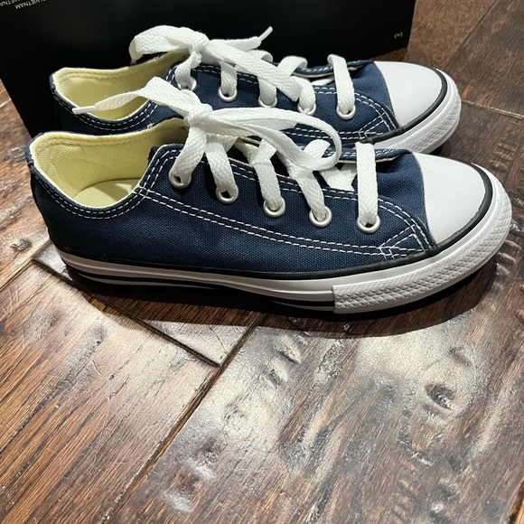 Converse - youth 13 - brand new - Picture 2 of 3